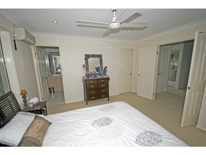 2 Hillside Court, Little Mountain QLD 4551