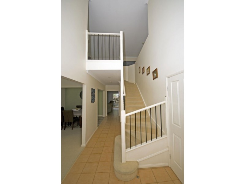 2 Hillside Court, Little Mountain QLD 4551