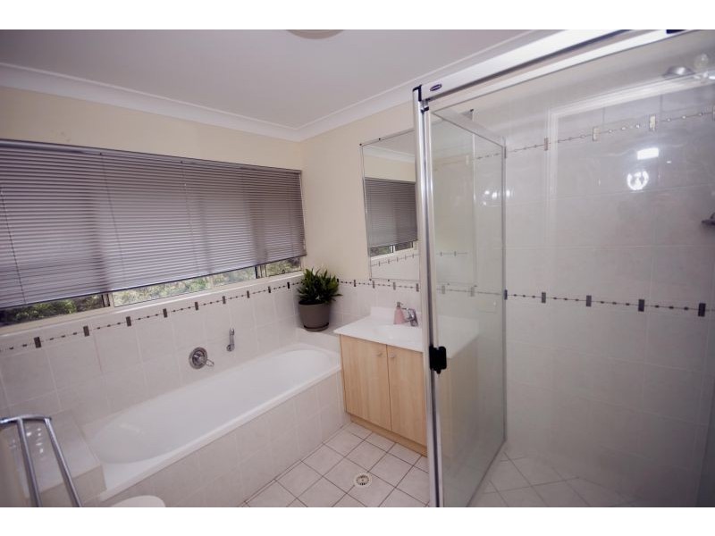 2 Hillside Court, Little Mountain QLD 4551