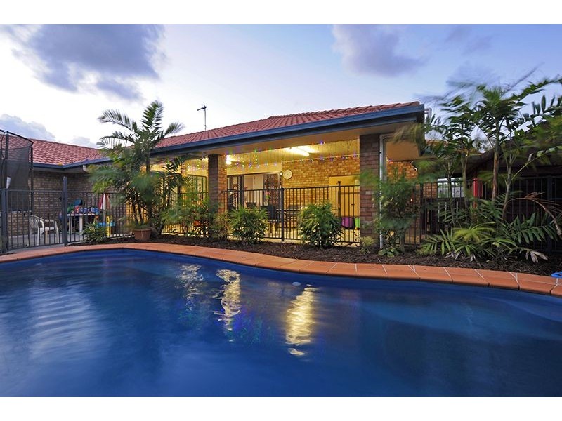30 Hillview Crescent, Little Mountain QLD 4551