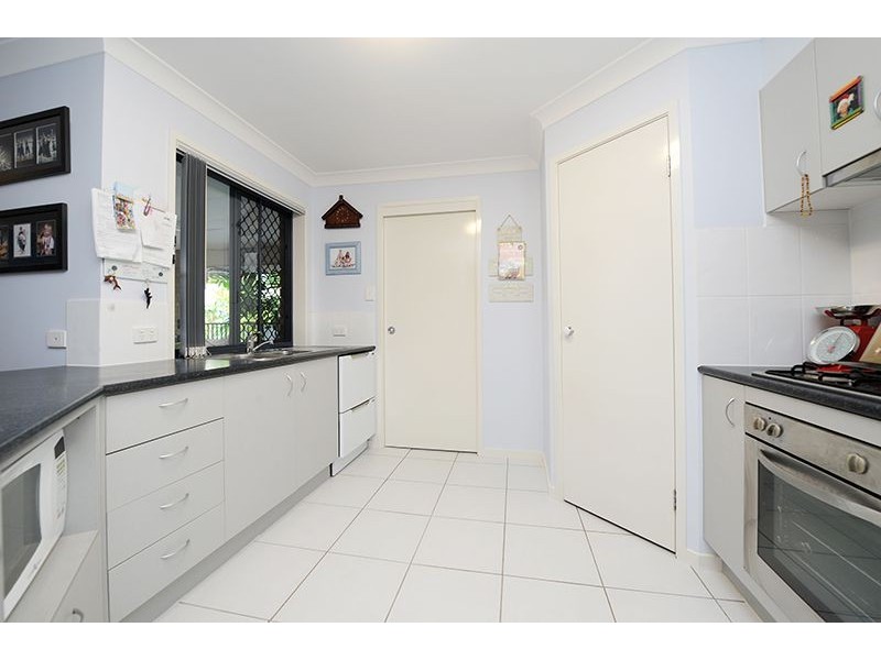 30 Hillview Crescent, Little Mountain QLD 4551