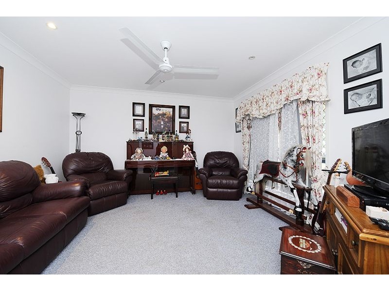 30 Hillview Crescent, Little Mountain QLD 4551