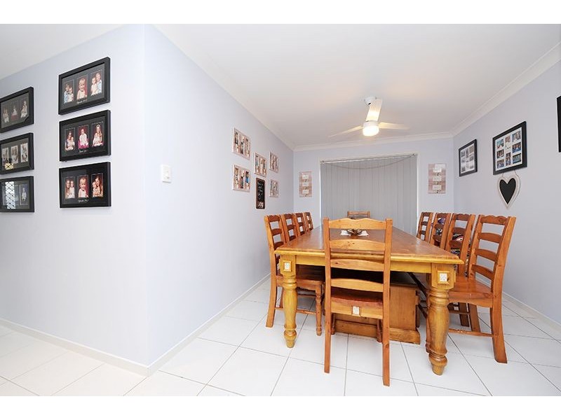 30 Hillview Crescent, Little Mountain QLD 4551