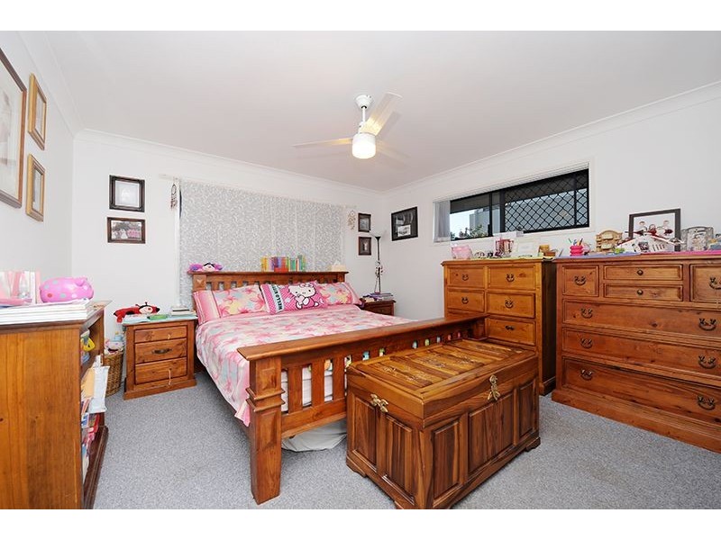 30 Hillview Crescent, Little Mountain QLD 4551