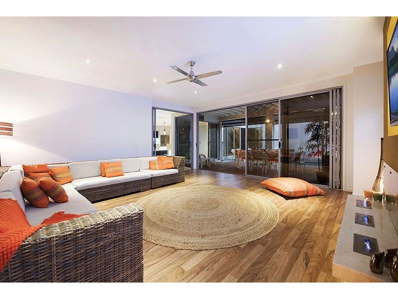 13 Middle Creek Rd, Little Mountain QLD 4551