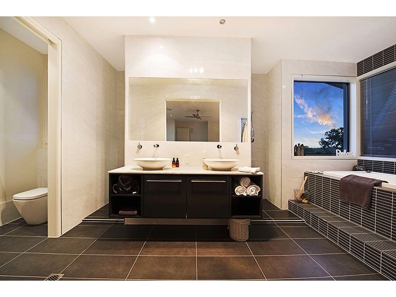 13 Middle Creek Rd, Little Mountain QLD 4551
