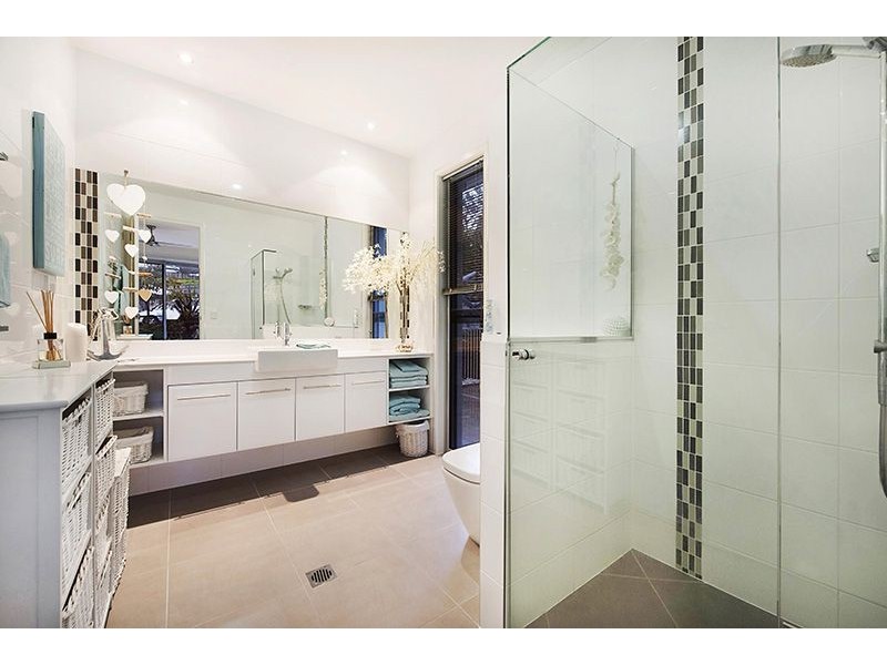 13 Middle Creek Rd, Little Mountain QLD 4551