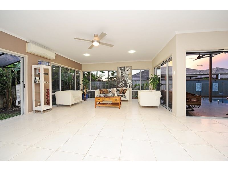35 Hillview Crescent, Little Mountain QLD 4551