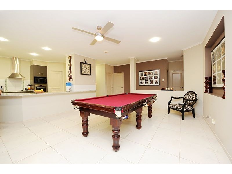35 Hillview Crescent, Little Mountain QLD 4551