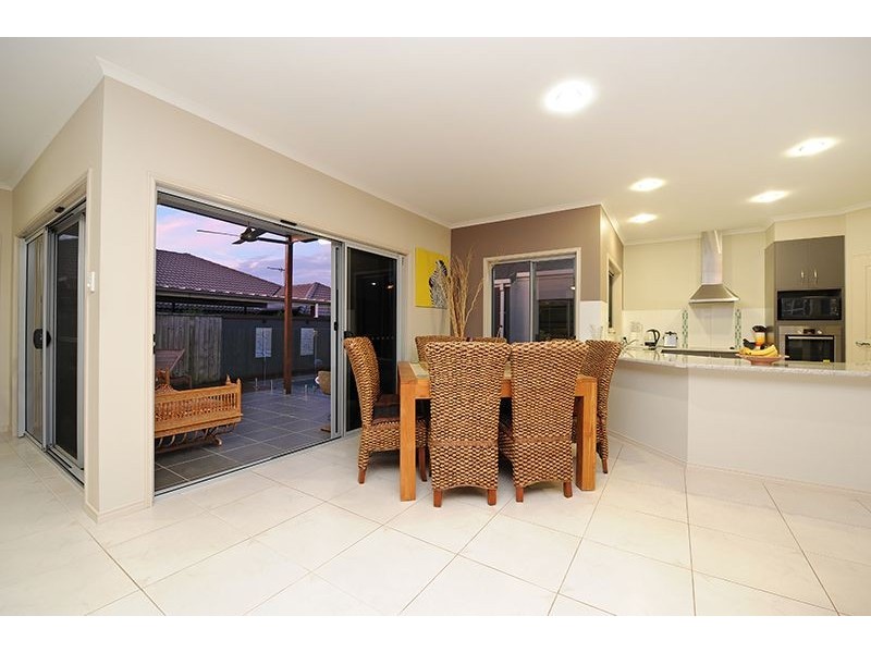 35 Hillview Crescent, Little Mountain QLD 4551