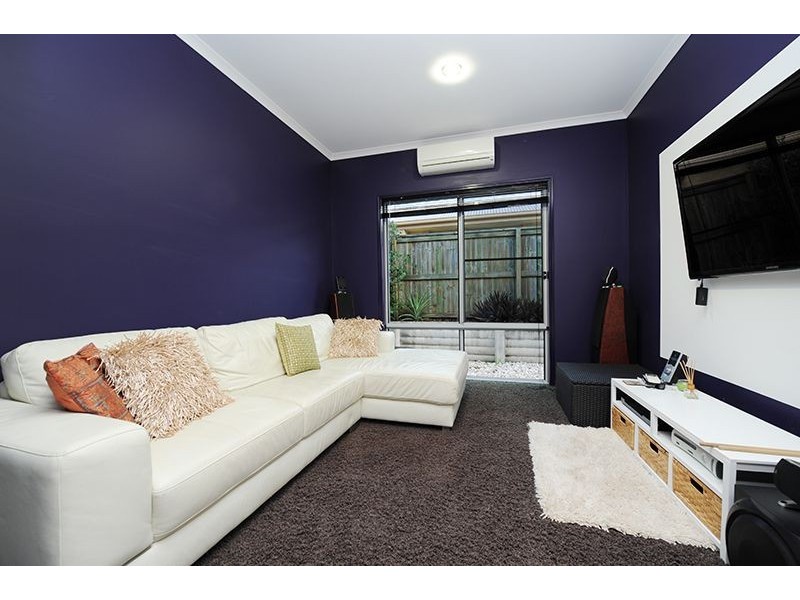 35 Hillview Crescent, Little Mountain QLD 4551