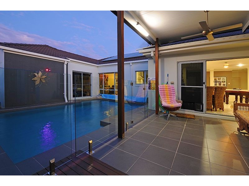 35 Hillview Crescent, Little Mountain QLD 4551
