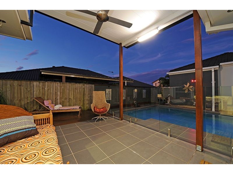 35 Hillview Crescent, Little Mountain QLD 4551