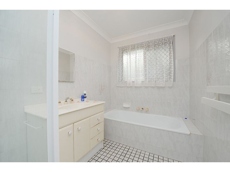 4 Woodroffe Street, Little Mountain QLD 4551