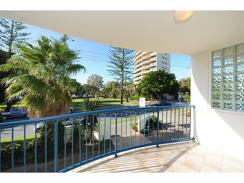 Unit 4/68 Esplanade, Golden Beach QLD 4551