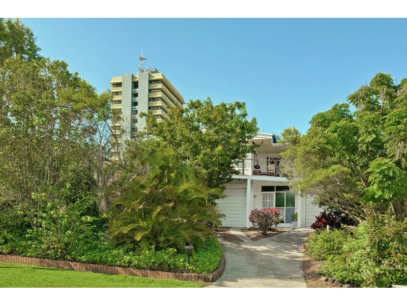 11 Beausang Street, Caloundra QLD 4551
