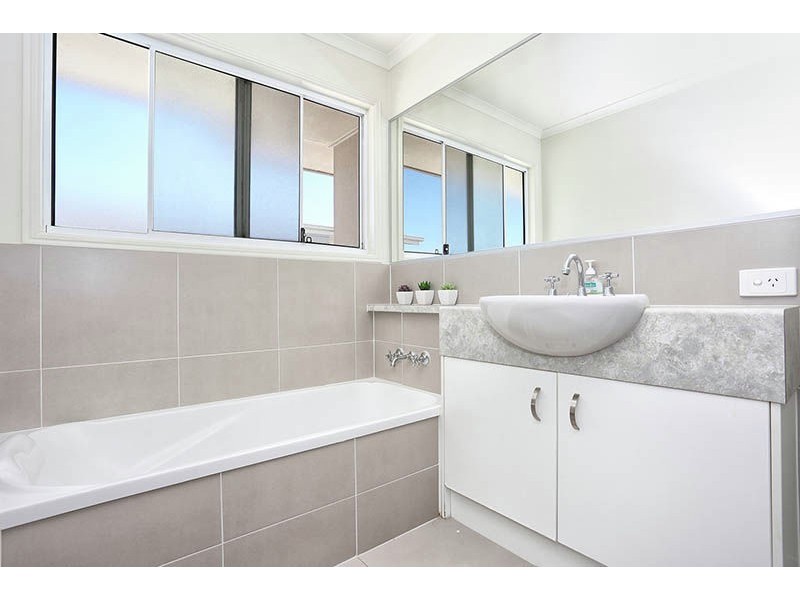 35 Kurrajong Crescent, Meridan Plains QLD 4551
