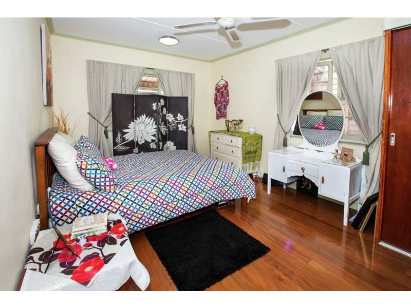 20 Bramble Street, Woody Point QLD 4019