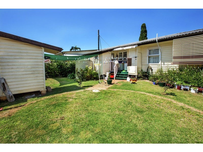 20 Bramble Street, Woody Point QLD 4019