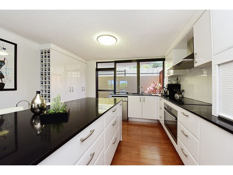 Araluen 2/10 Esplanade Bulcock Beach, Caloundra QLD 4551