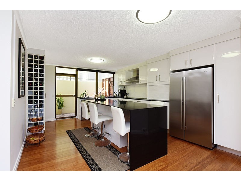 Araluen 2/10 Esplanade Bulcock Beach, Caloundra QLD 4551