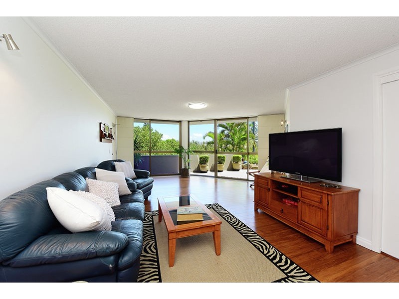 Araluen 2/10 Esplanade Bulcock Beach, Caloundra QLD 4551