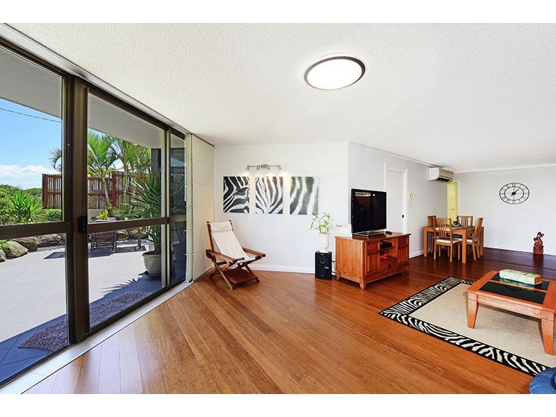 Araluen 2/10 Esplanade Bulcock Beach, Caloundra QLD 4551