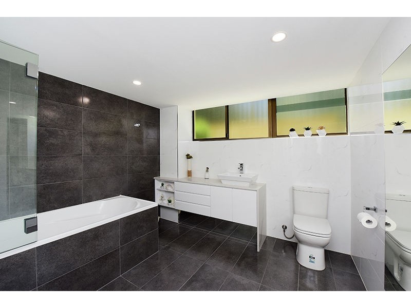 Araluen 2/10 Esplanade Bulcock Beach, Caloundra QLD 4551