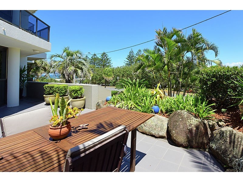 Araluen 2/10 Esplanade Bulcock Beach, Caloundra QLD 4551