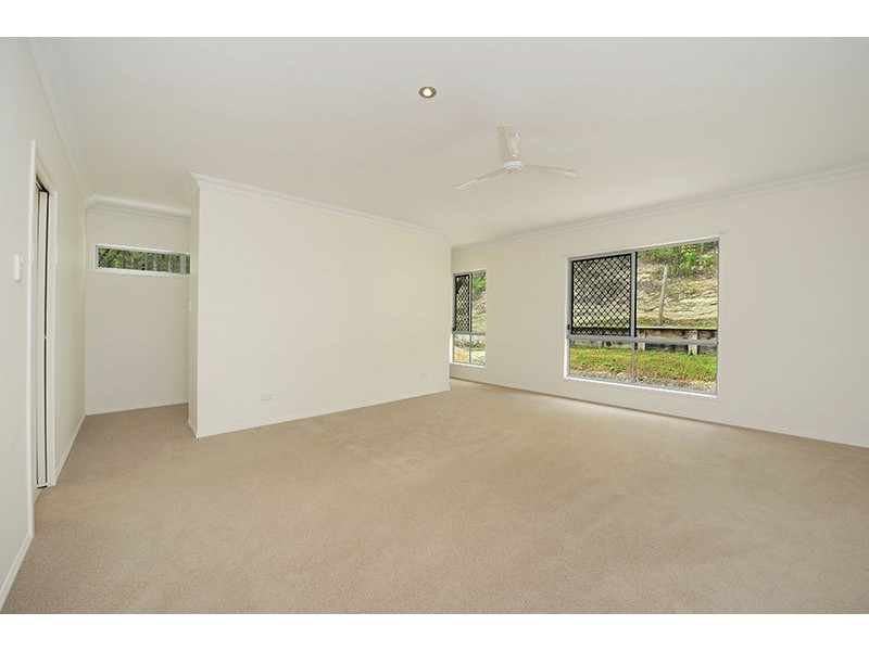27 Dunk Place, Little Mountain QLD 4551