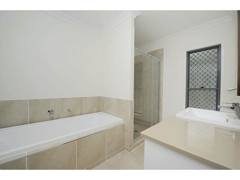 27 Dunk Place, Little Mountain QLD 4551