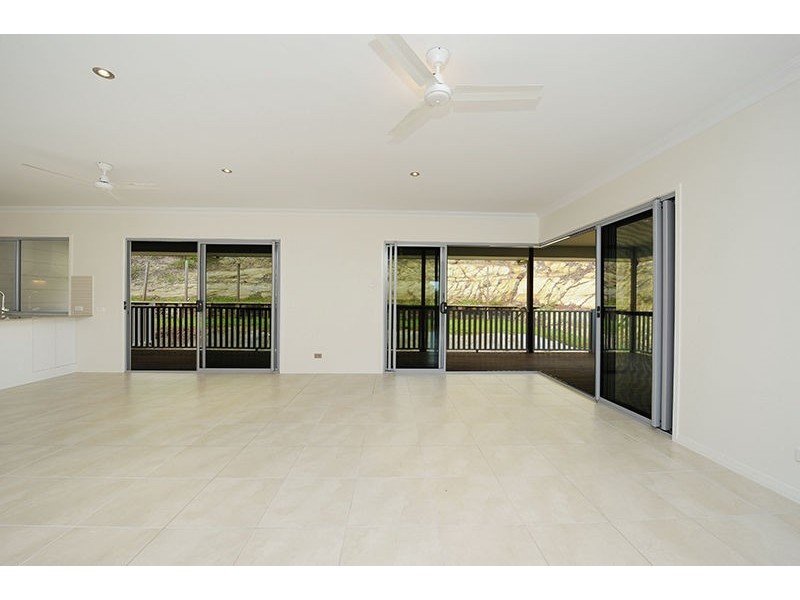 27 Dunk Place, Little Mountain QLD 4551
