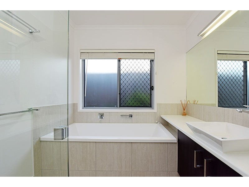 10 Highland Terrace, Little Mountain QLD 4551