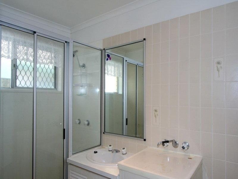 2/107 Landsborough Parade, Golden Beach QLD 4551
