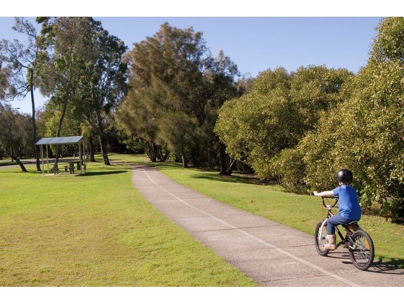 15 Booker Parade, Golden Beach QLD 4551