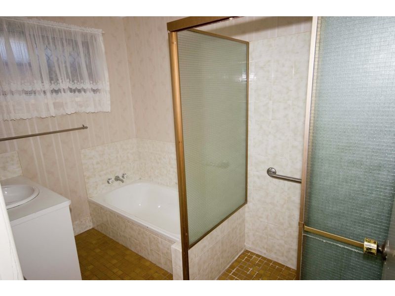 15 Booker Parade, Golden Beach QLD 4551