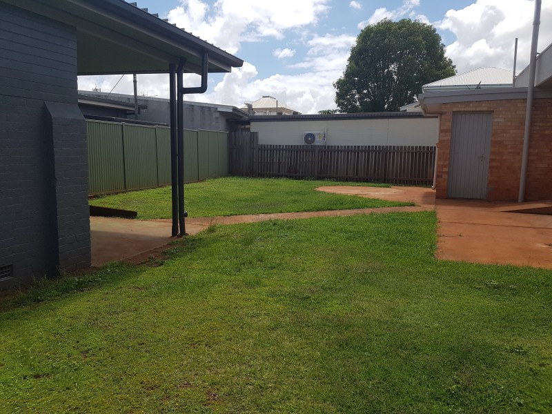 130-132 Churchill Street, Childers QLD 4660