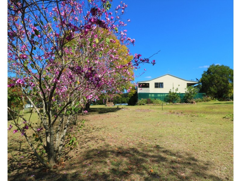 284 Gentle Annie  Road, Apple Tree Creek QLD 4660