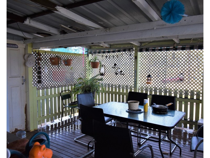 22 Bourke  Street, Byrnestown QLD 4625