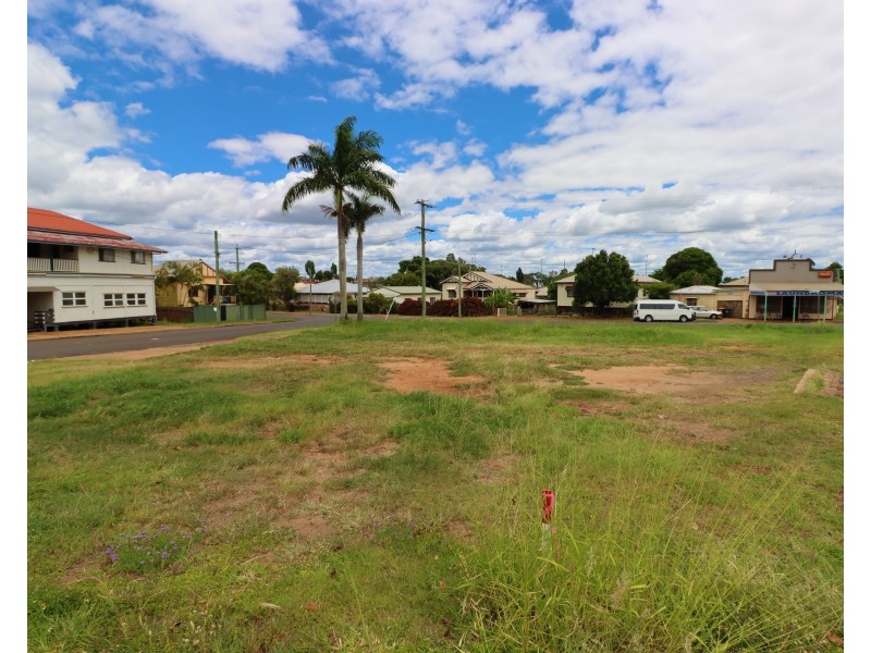 8 North St, Childers QLD 4660