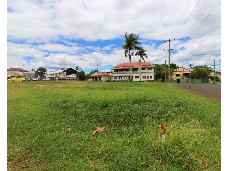 8 North St, Childers QLD 4660