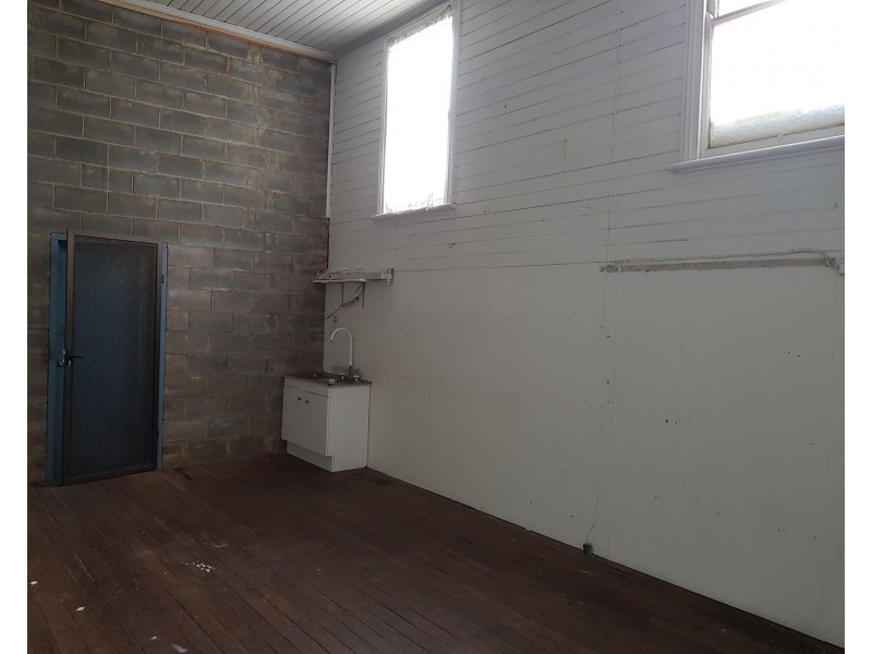 80 Churchill  Street, Childers QLD 4660