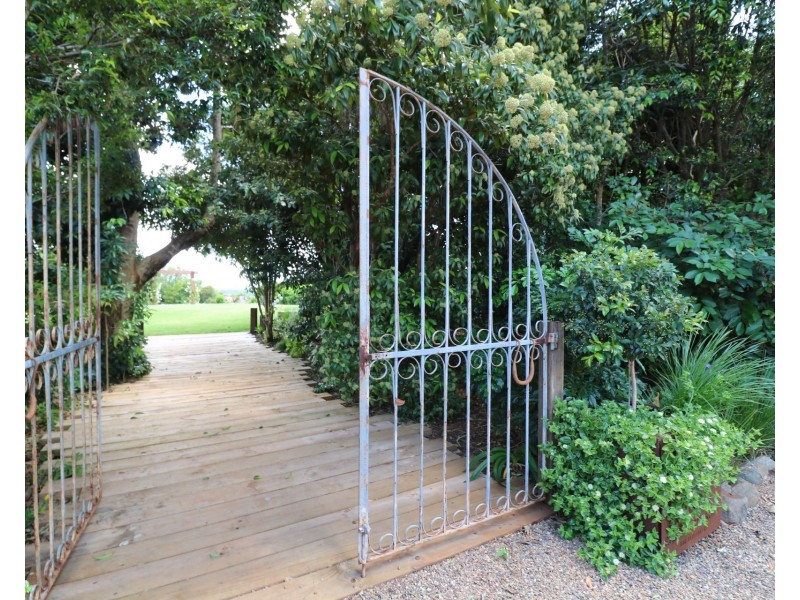 1 Cottonwood Close, Doolbi QLD 4660