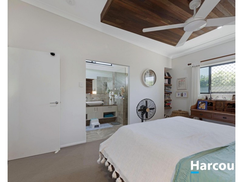 5 McCallum Close, Coral Cove QLD 4670