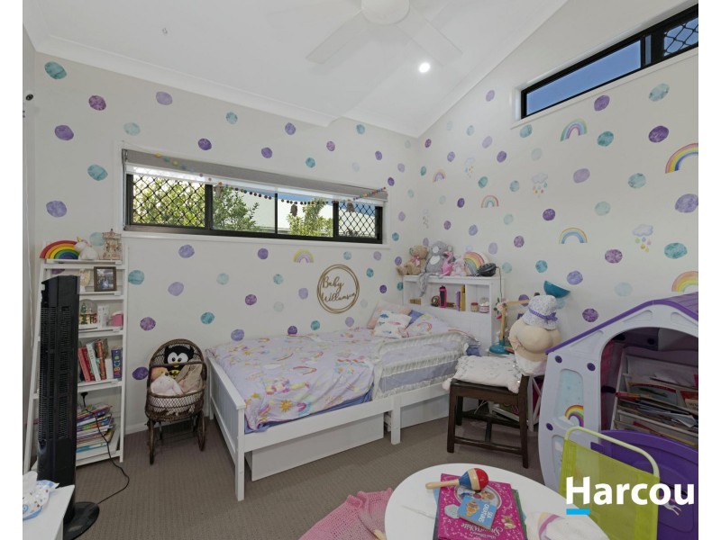 5 McCallum Close, Coral Cove QLD 4670