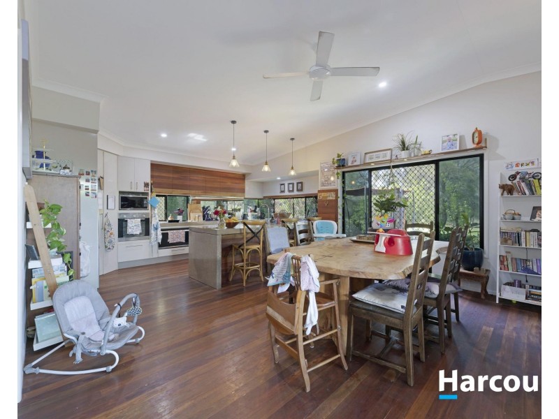 5 McCallum Close, Coral Cove QLD 4670