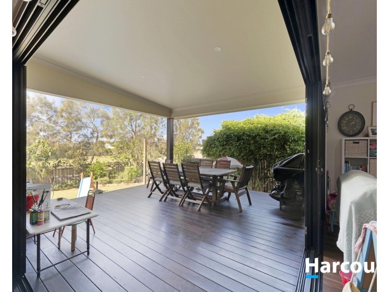 5 McCallum Close, Coral Cove QLD 4670