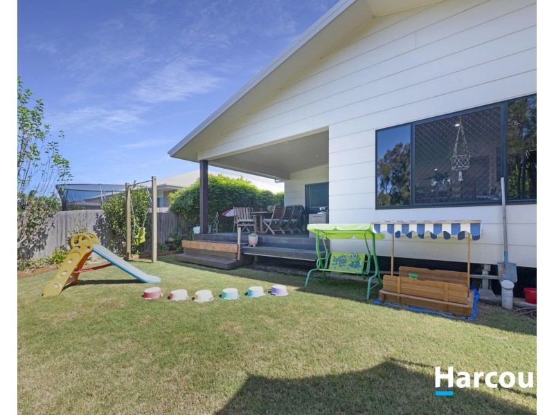 5 McCallum Close, Coral Cove QLD 4670