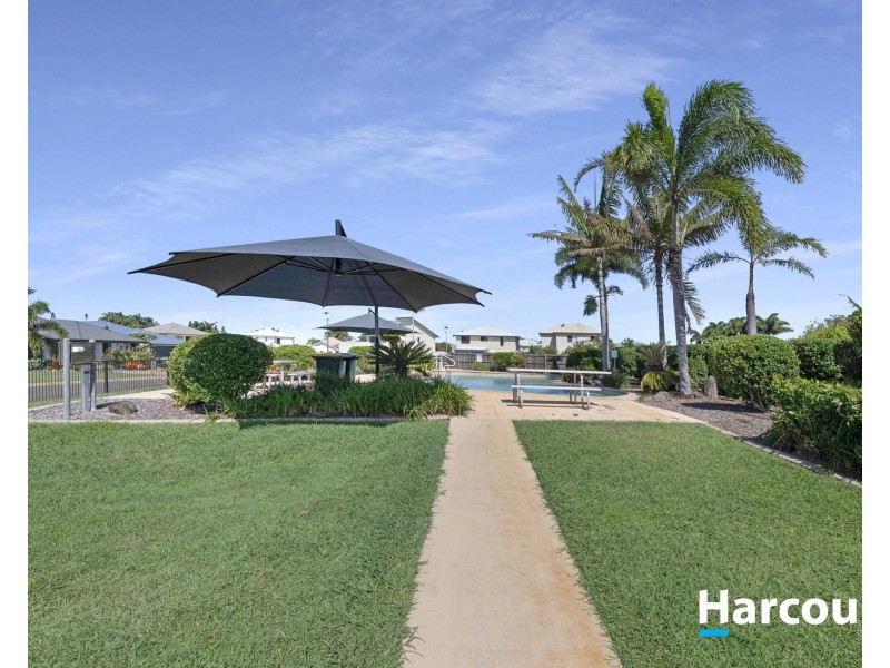 5 McCallum Close, Coral Cove QLD 4670