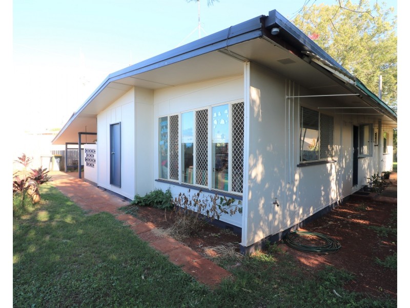 8 Churchill Street, Childers QLD 4660